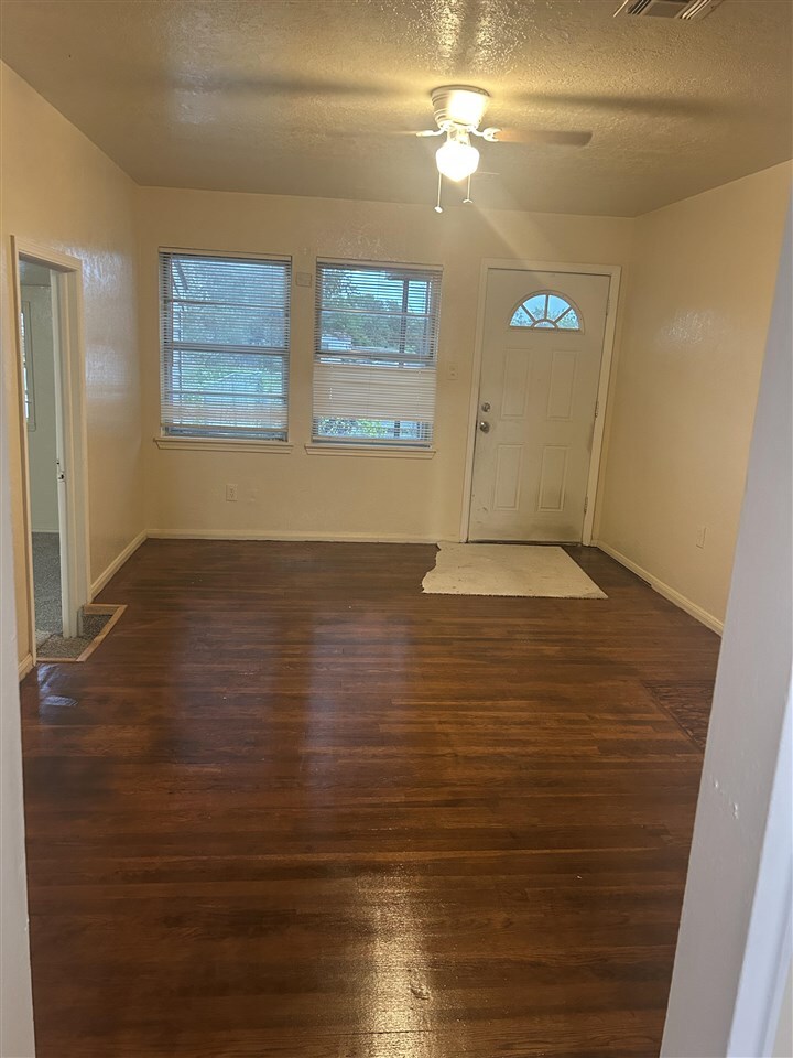 Property Photo: 2320 SW E Ave OK 73505-7300