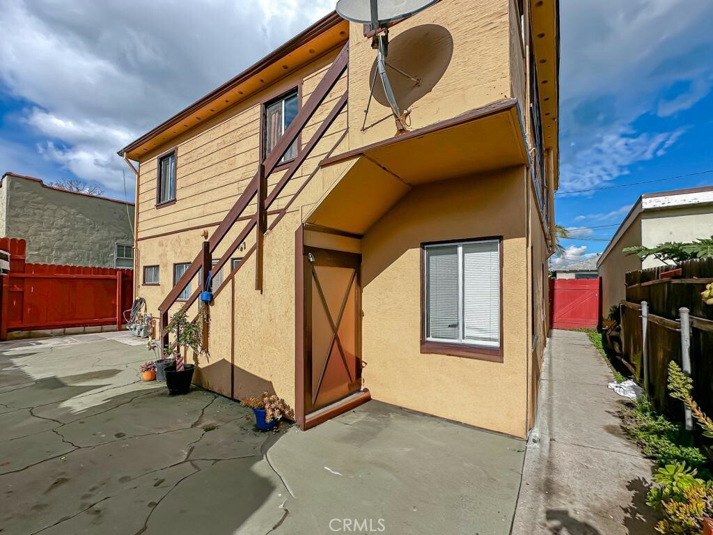 Property Photo:  3915 E 11th Street  CA 90804 