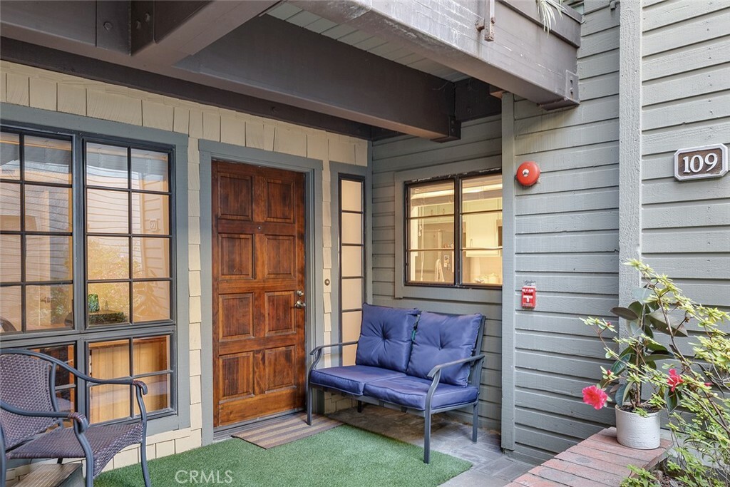 Property Photo: 1313 Valley View Road 109 CA 91202