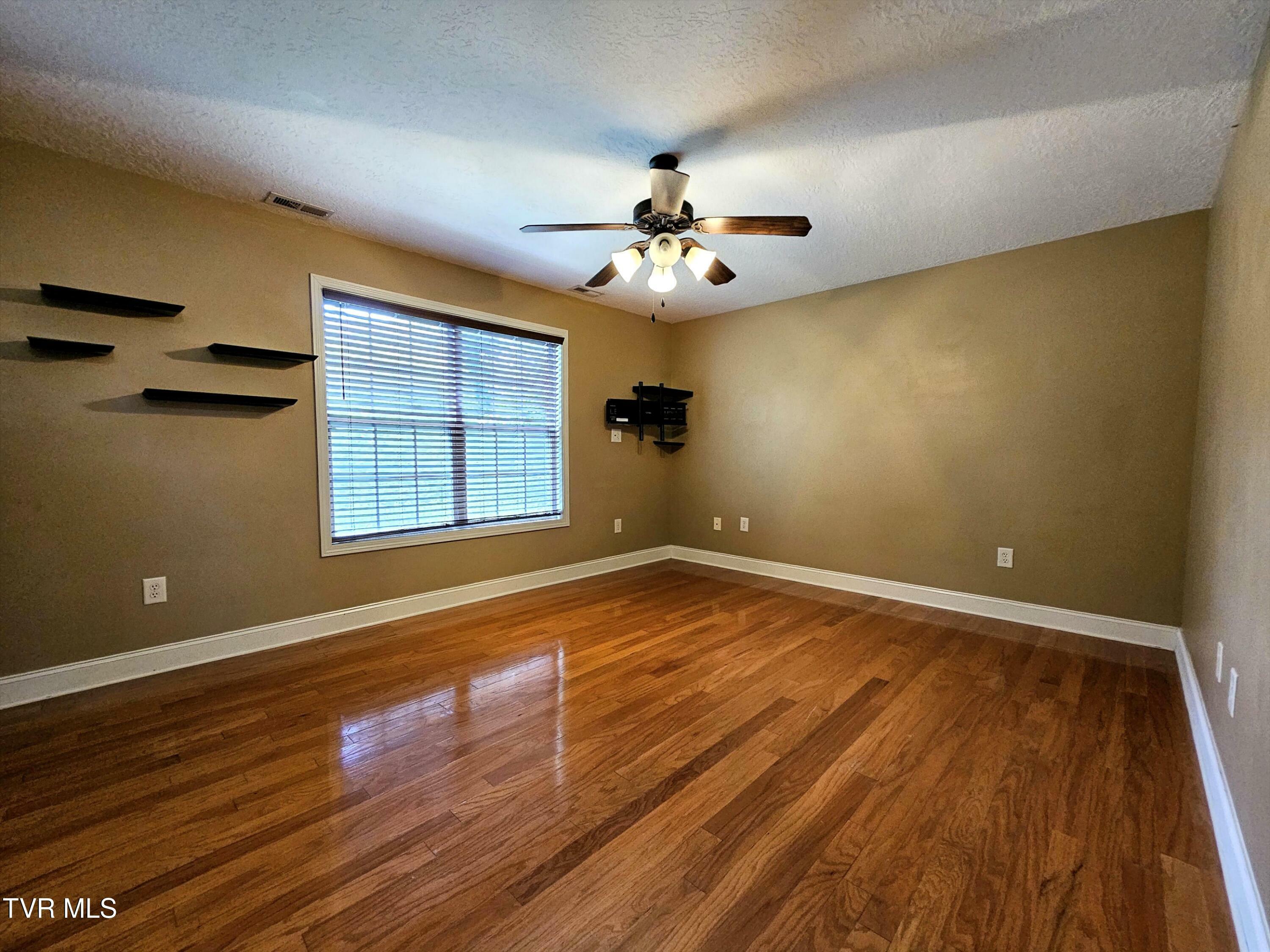 Property Photo: 536 Grays Pointe Court TN 37615
