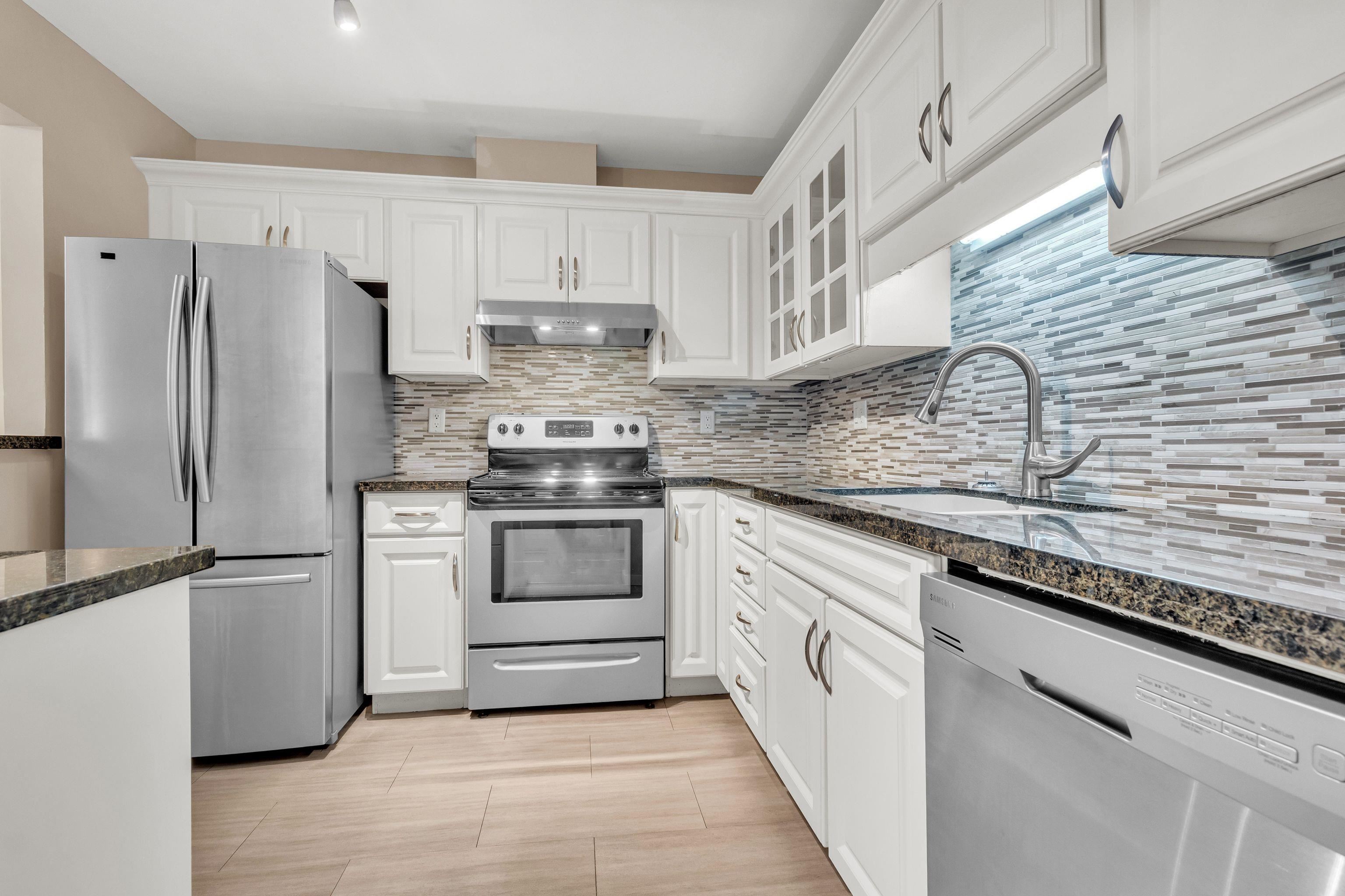 Property Photo:  14950 Thrift Avenue 208  BC V4B 2J9 