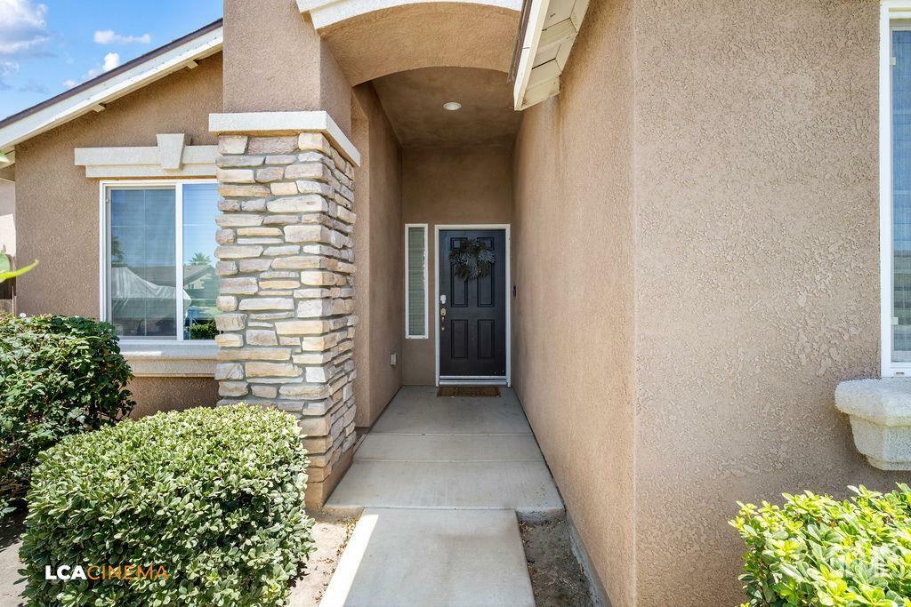 Property Photo: 5210 Sweet Sunblaze Avenue CA 93311