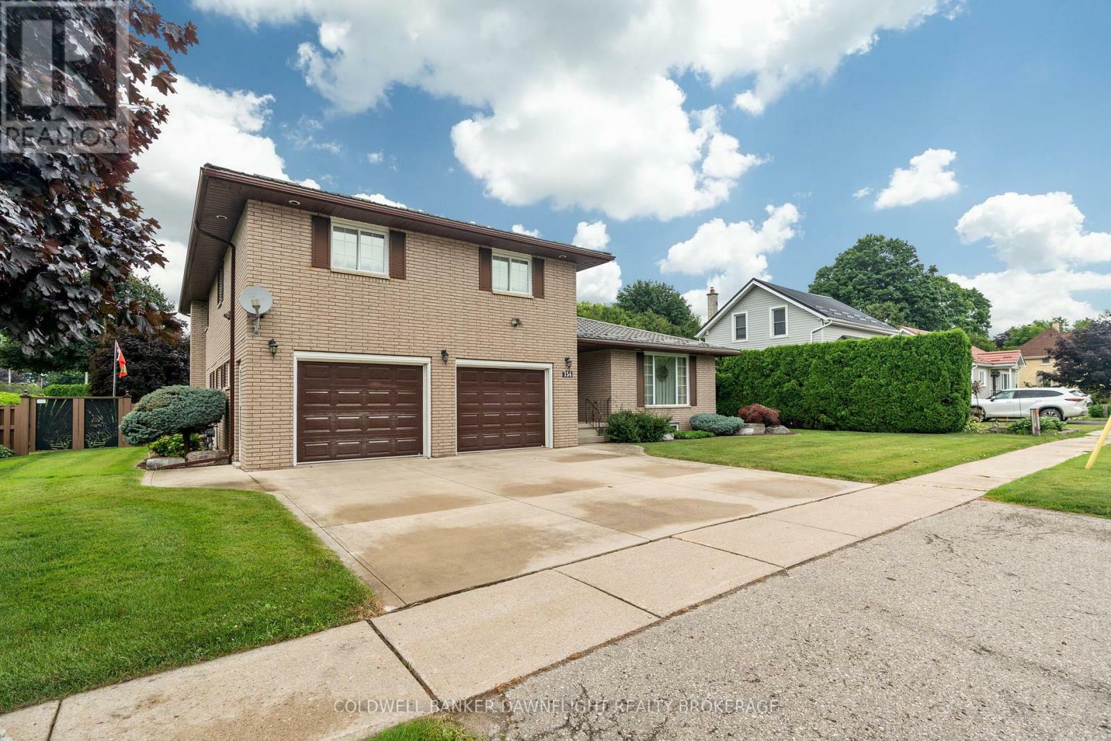 Property Photo:  154 Gidley Street West  ON N0M 1S2 