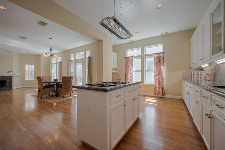 Property Photo:  2121 Harold Street B  TX 77098 