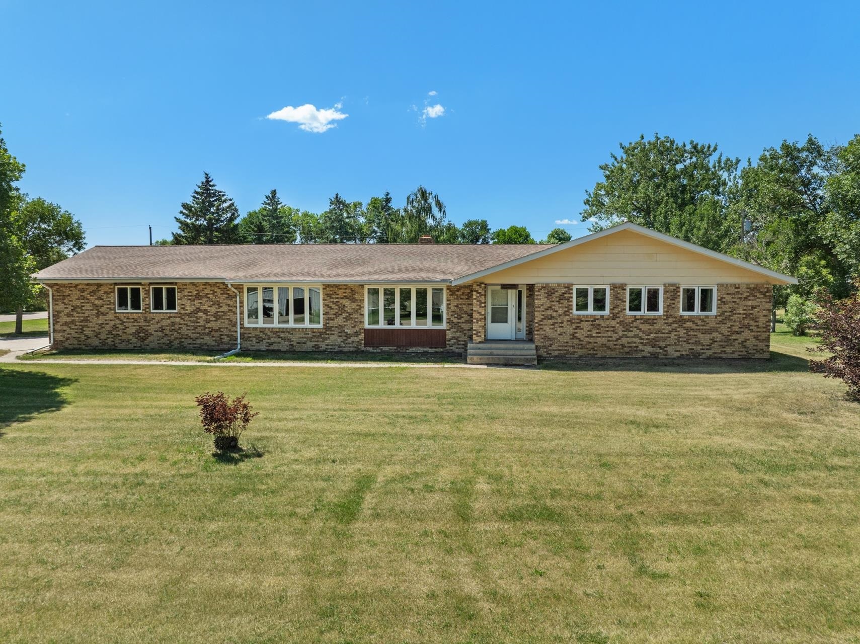 Property Photo:  495 2nd Ave  ND 58762 