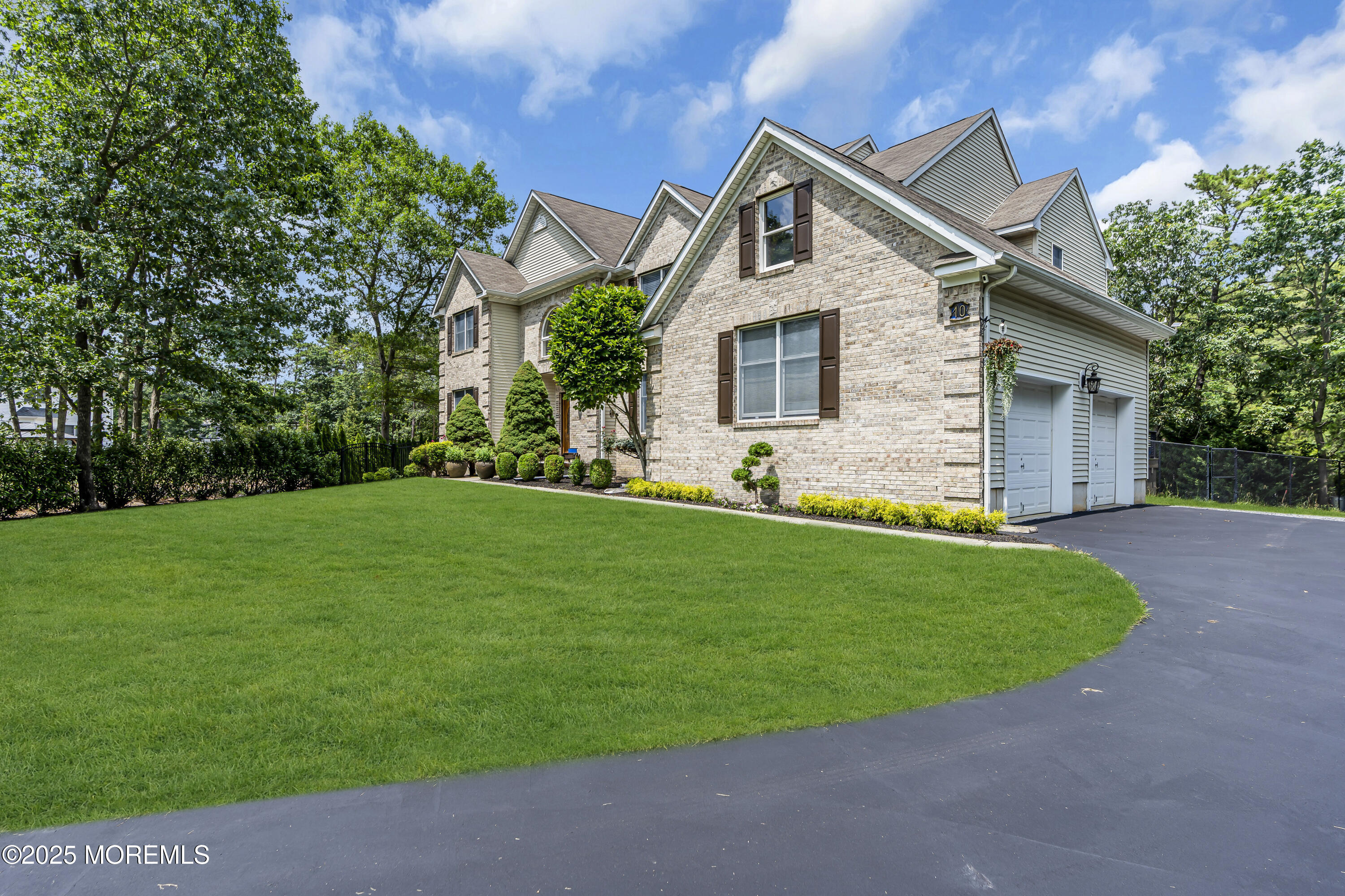 Property Photo:  10 Biscayne Court  NJ 08527 
