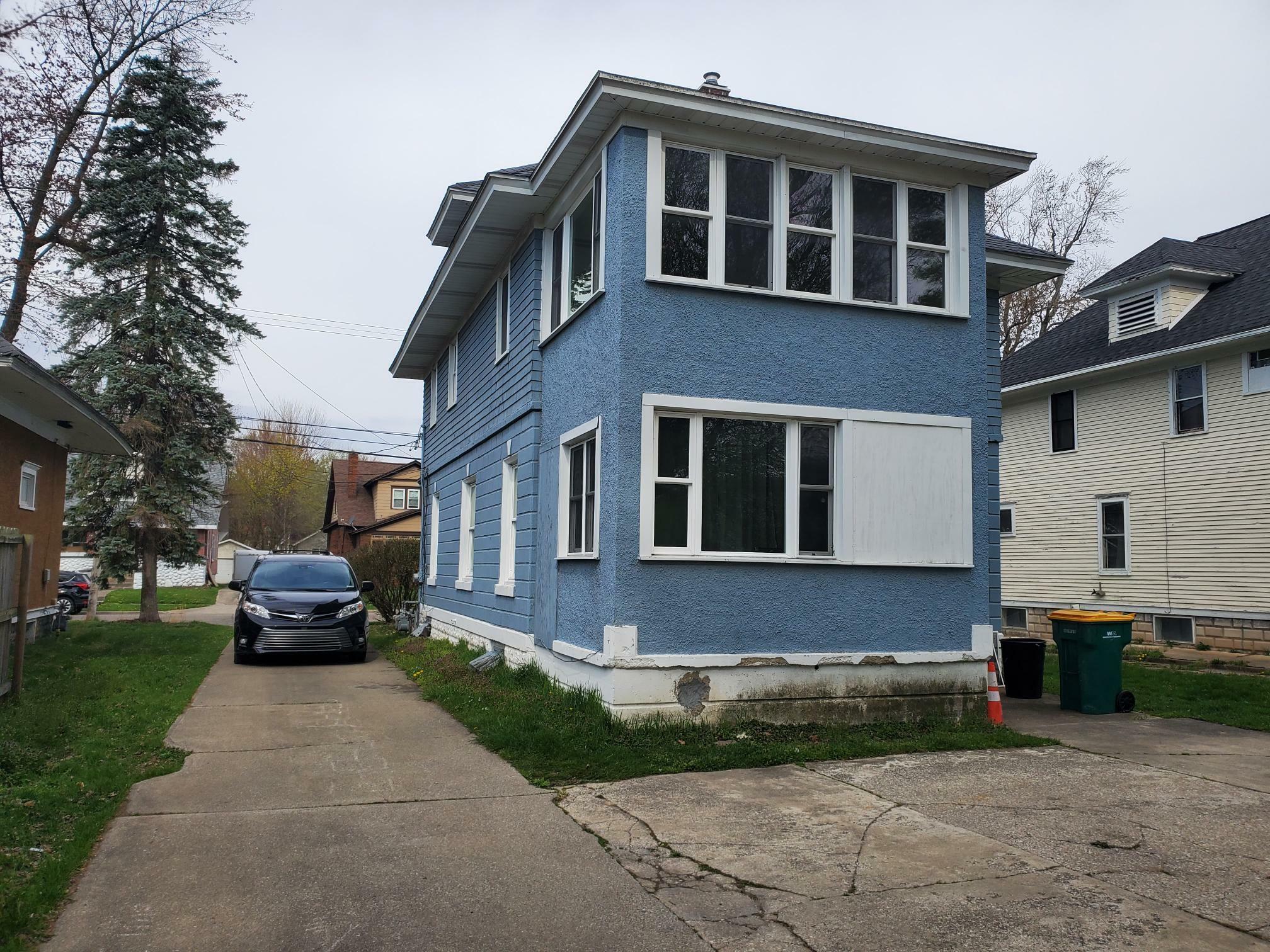 Property Photo:  39 East Avenue S  MI 49017 