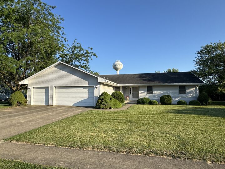 Property Photo: 532 E 2nd Street IL 60941