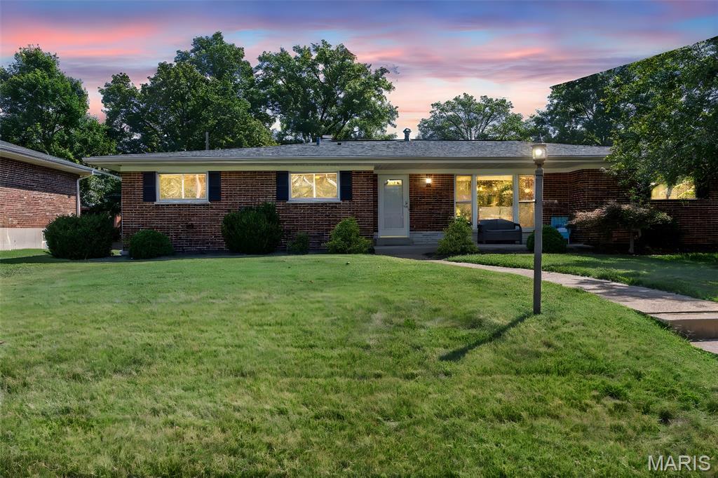 8840 Glenwood Drive  Crestwood MO 63126 photo