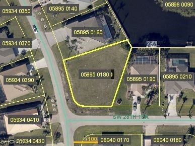 Property Photo: 2827 SW 25th Avenue FL 33914