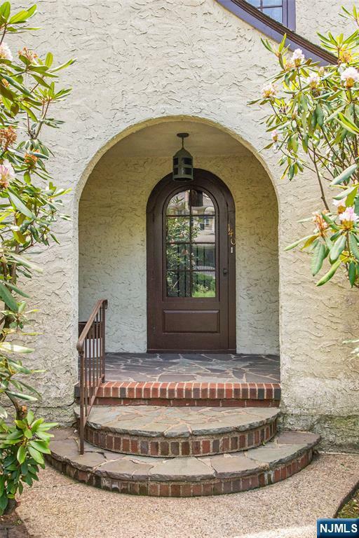 Property Photo:  140 Valley View Avenue  NJ 07450 