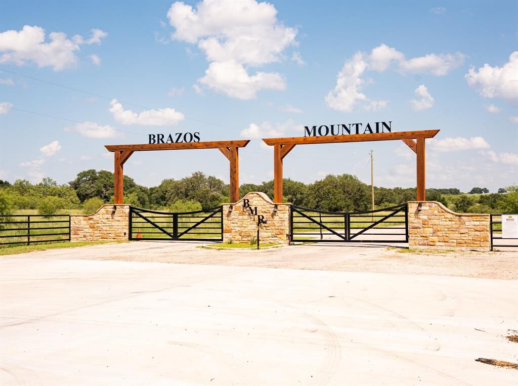 Property Photo:  3600 Pleasant Valley Road  TX 76067 
