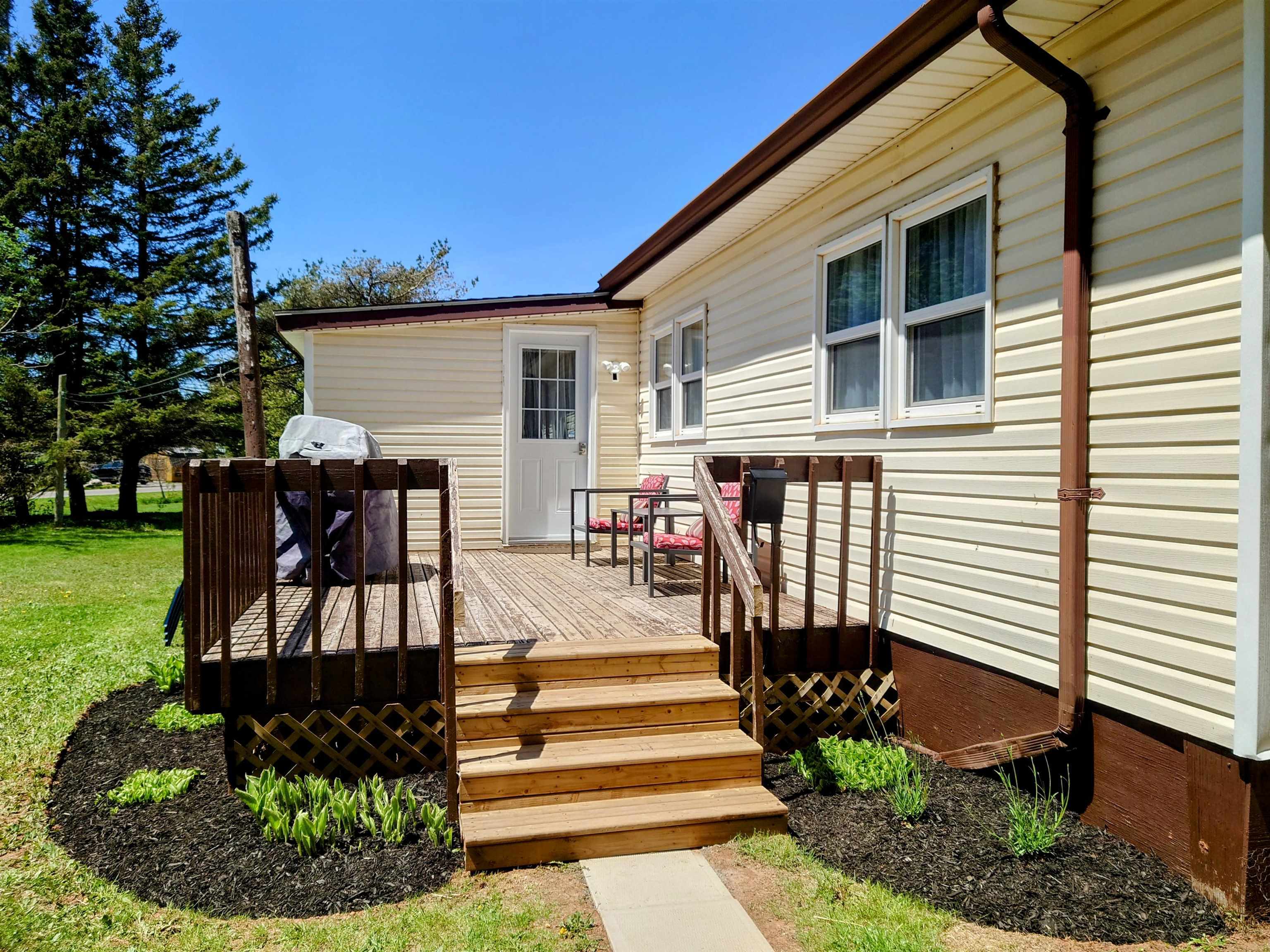 27 Brooks Avenue  Linkletter PE C1N 5L6 photo