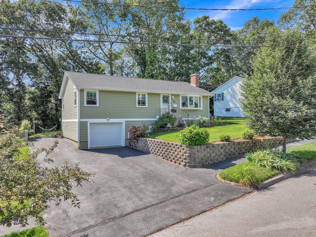 Property Photo:  33 Claridge Road  MA 01606 