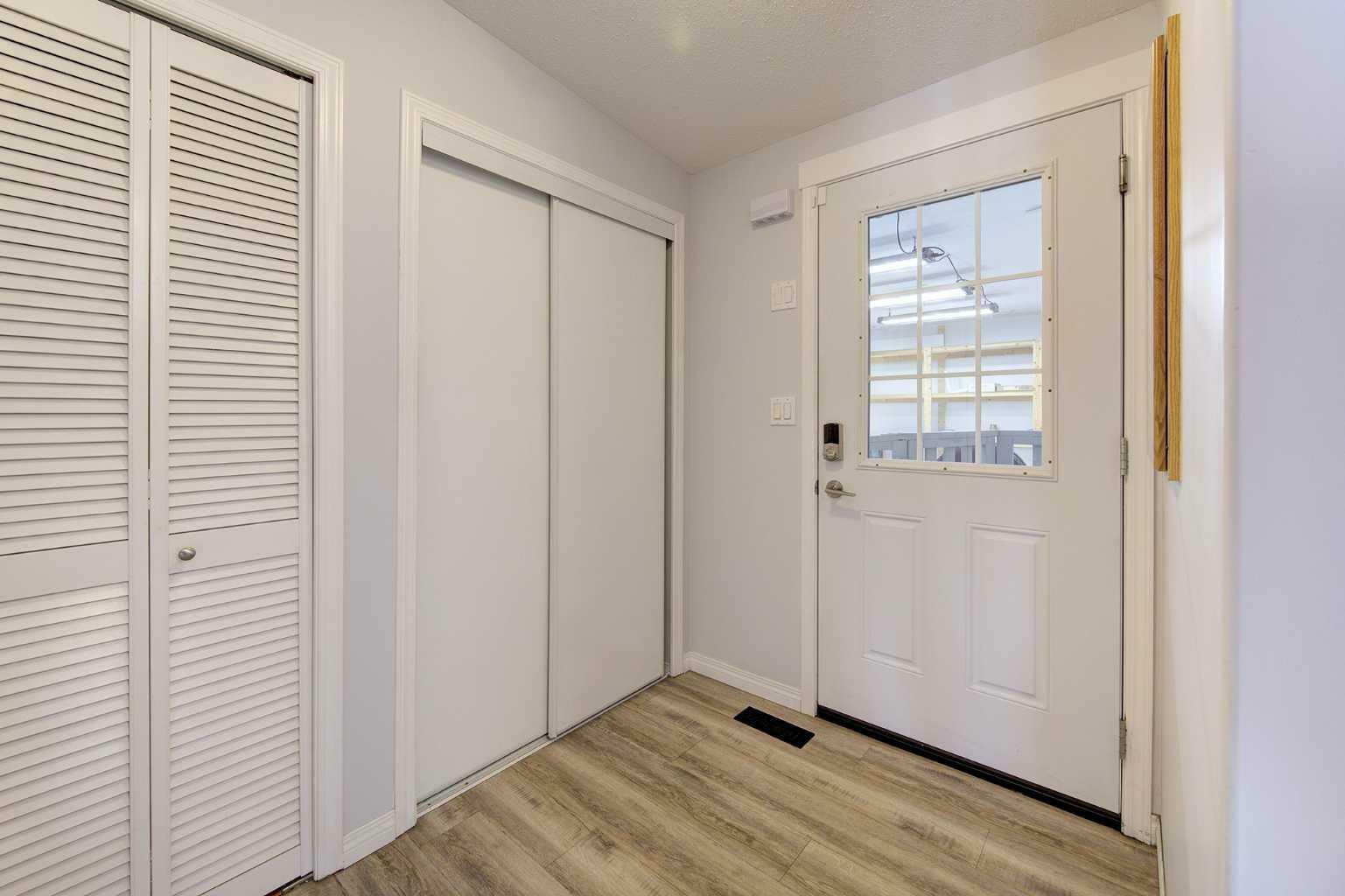 Property Photo:  4909 Dorchester Avenue  AB T4R 2Z8 