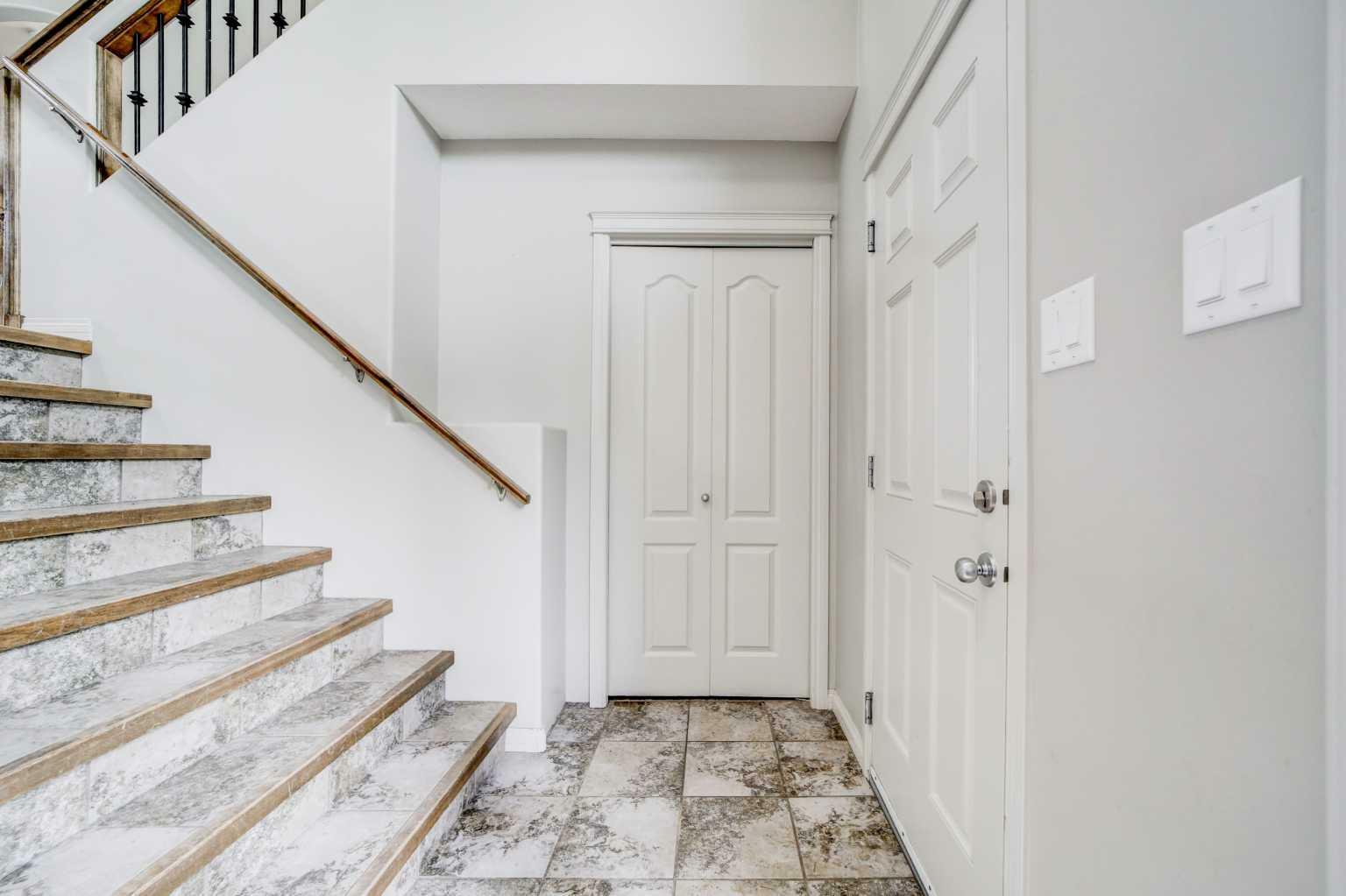 Property Photo: 29 Coalbanks Links W AB T1J 4R8