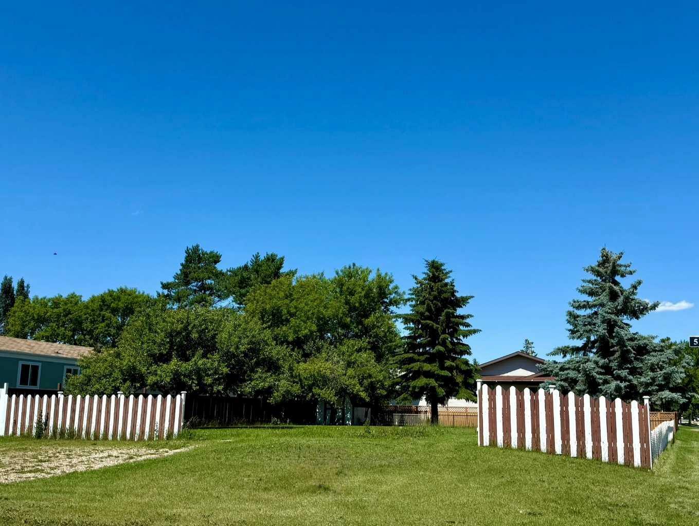 Photo de la propriété:  1958 5 Avenue  AB T9W 1H9 
