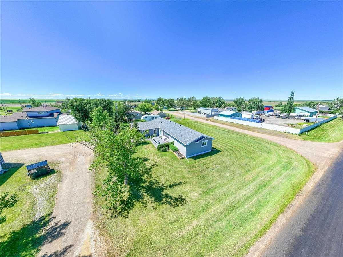 Property Photo: 513 Railway Avenue AB T0L 0L0