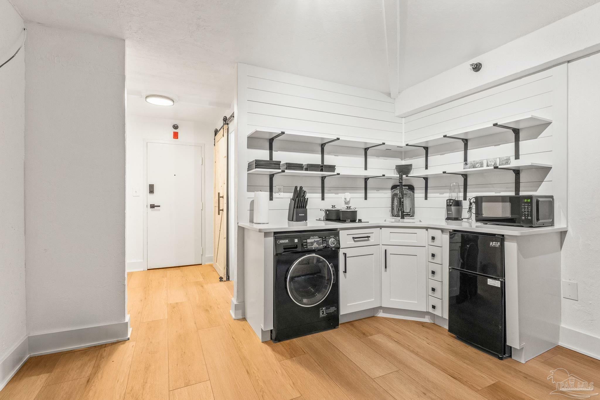 Property Photo: 224 E Garden St 140 FL 32502