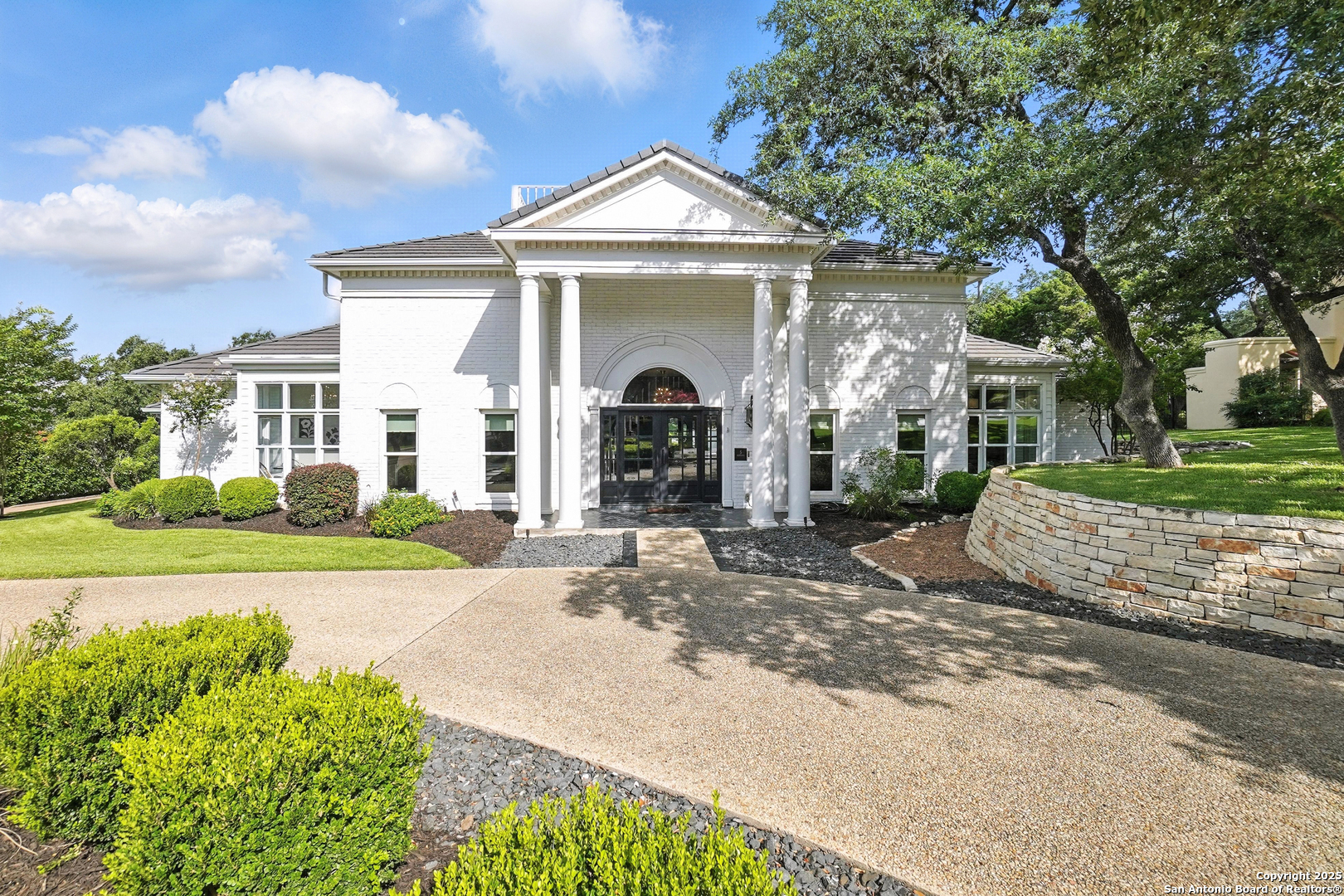 Property Photo:  5 Sherborne Ln  TX 78257 