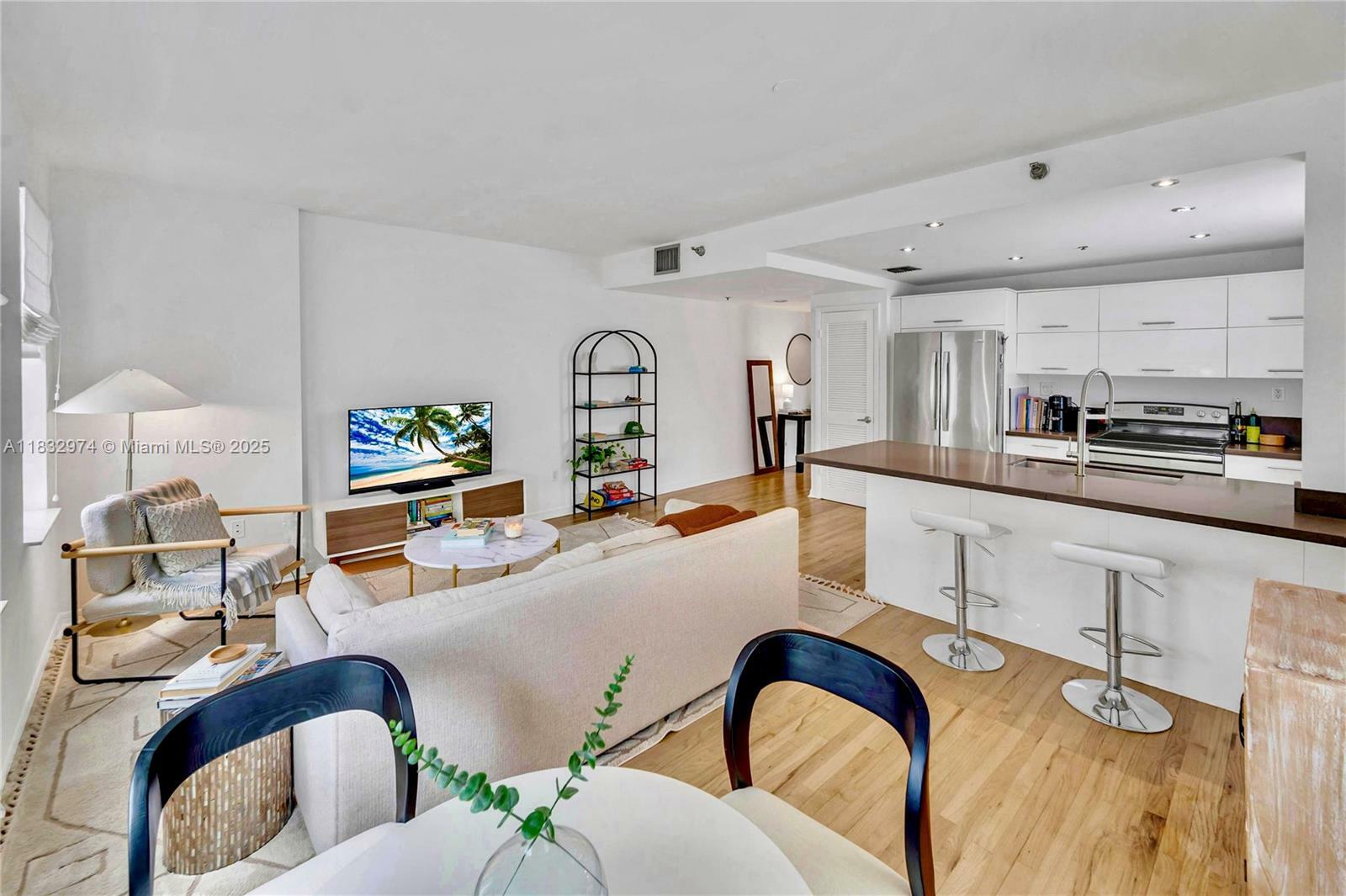 Property Photo: 802 Euclid Ave 302 FL 33139