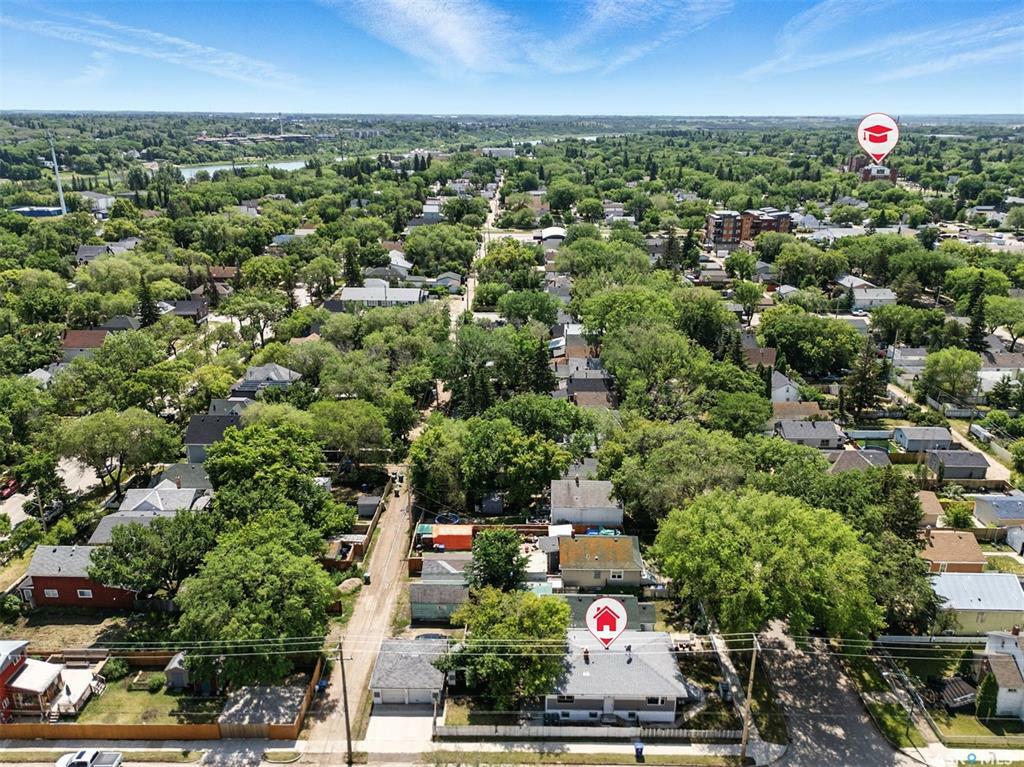 Property Photo:  402 I Avenue S  SK S7M 1Y4 
