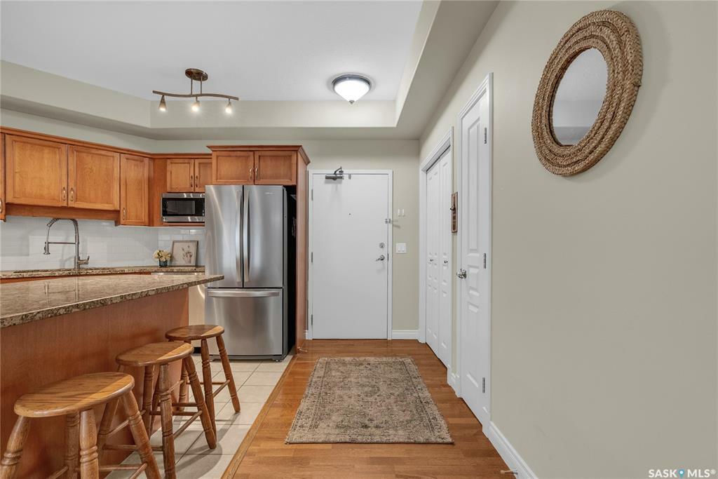 Property Photo:  311 Clarence Avenue S 201  SK S7N 1H5 