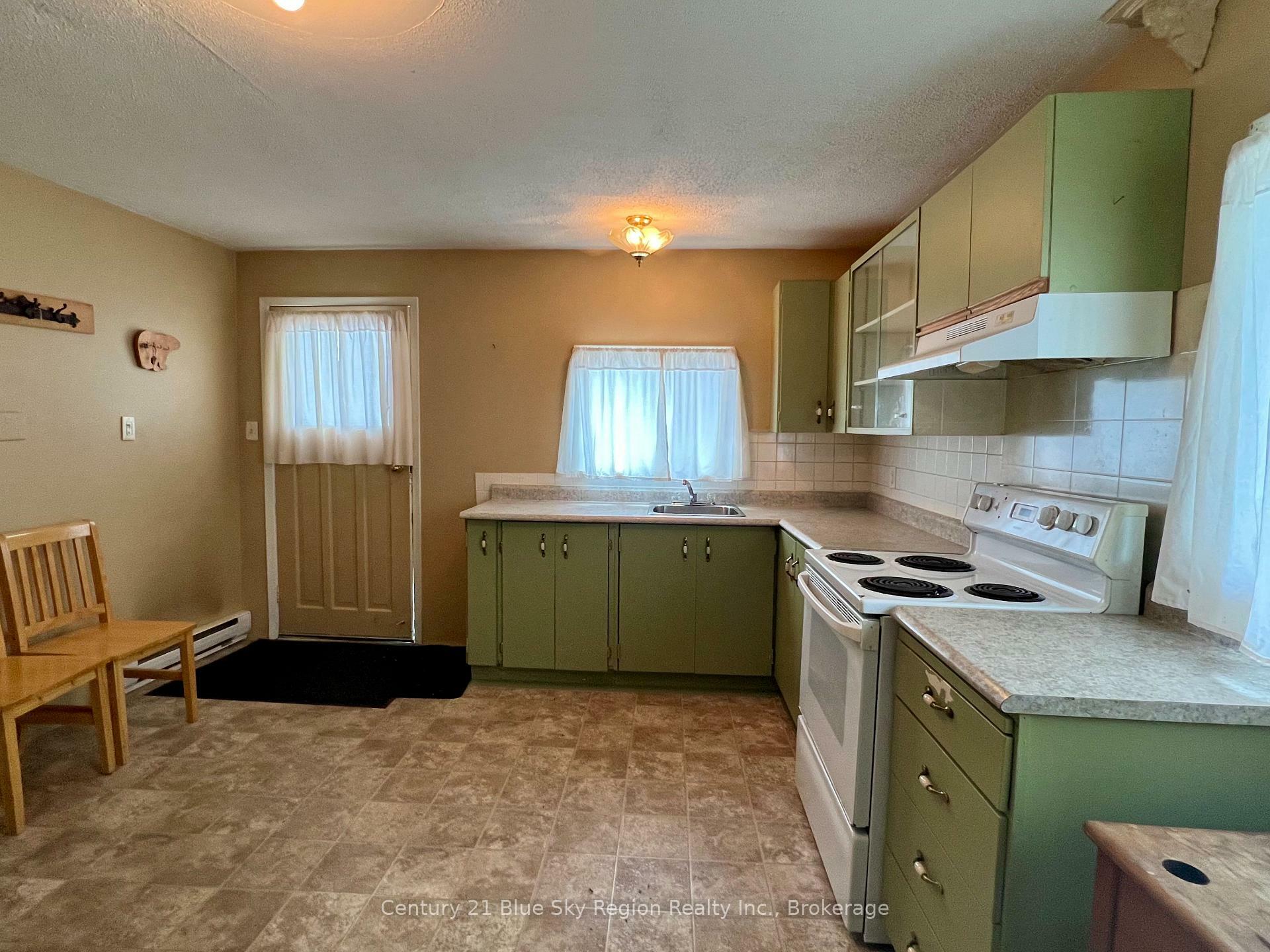 Property Photo: 718 Winters Street ON P1B 1S7