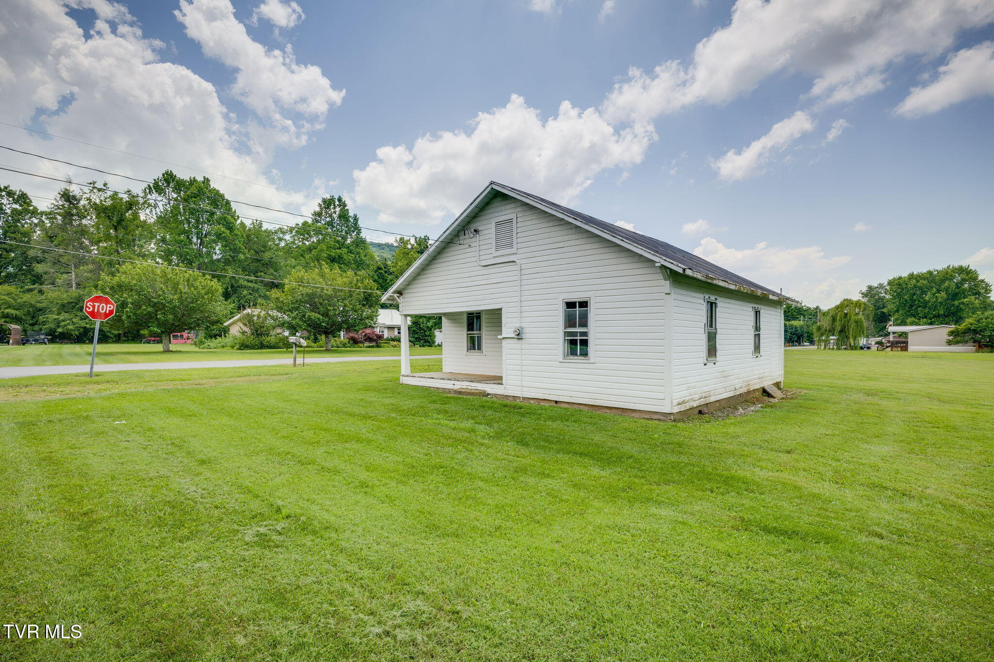Property Photo: 400 Riverside Drive TN 37692