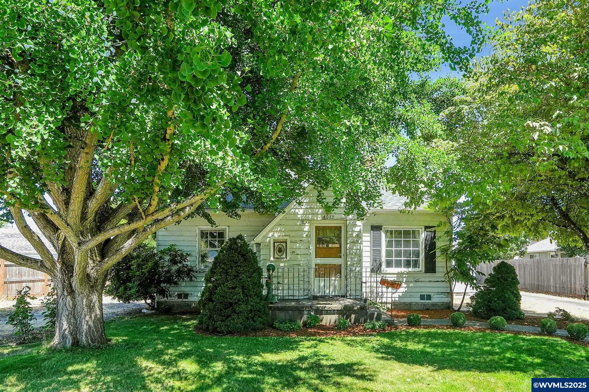 Property Photo:  4075 Beck Av SE  OR 97317 