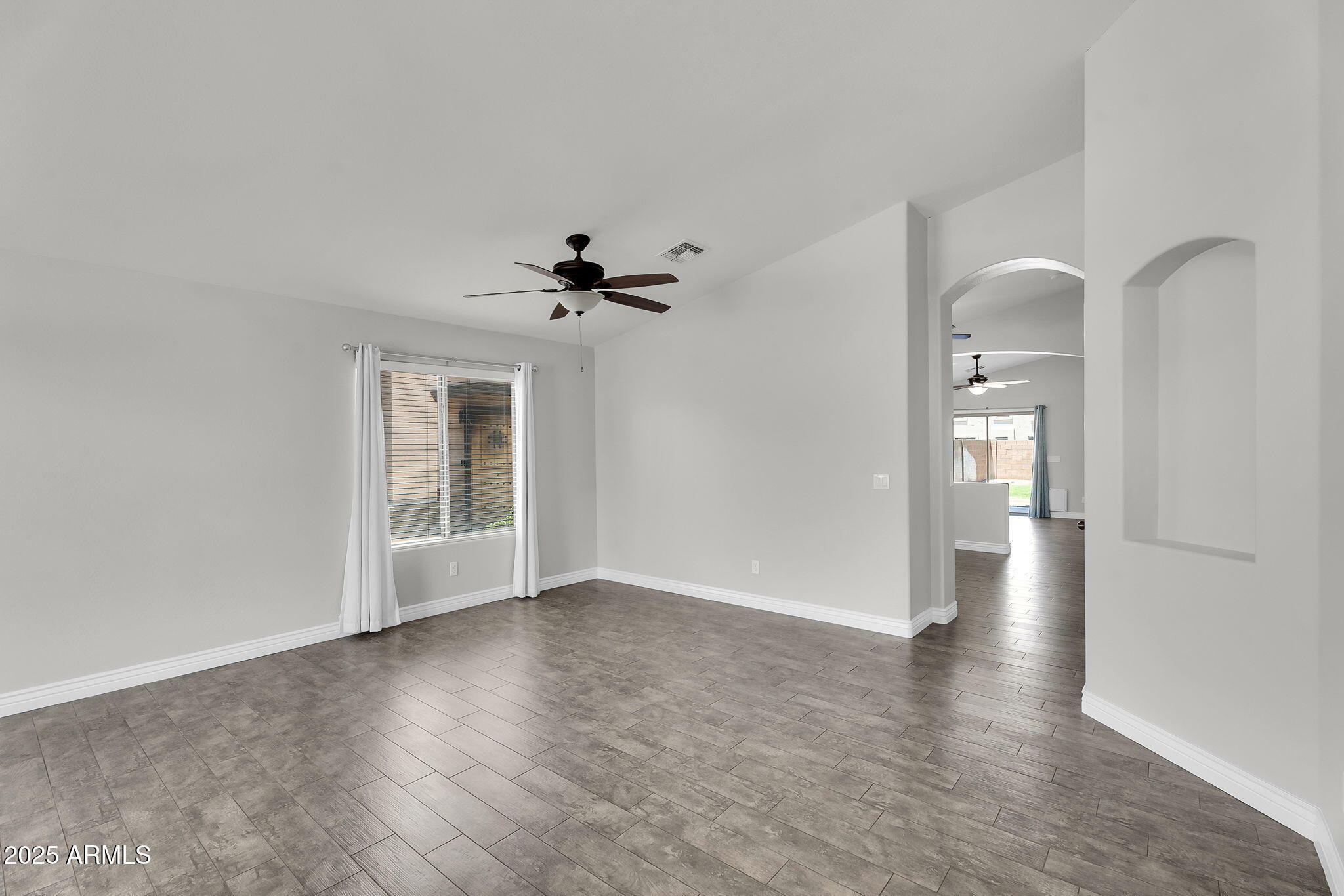 Property Photo:  472 E Jeanne Lane  AZ 85140 