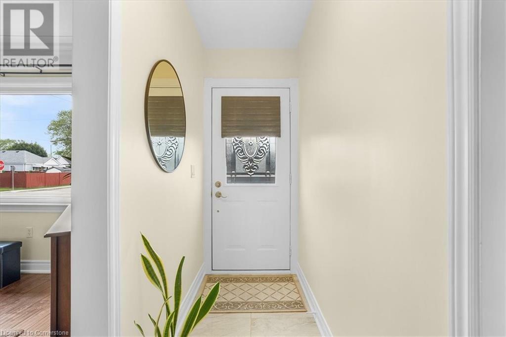 Property Photo:  406 Talbot Street  ON L8H 6T4 