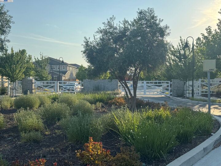 Property Photo: 5611 Trinity Lakes Ln CA 94531