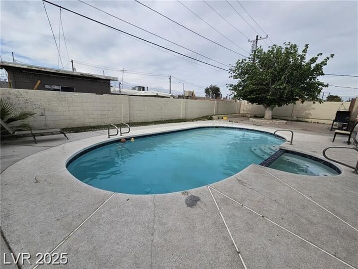 Property Photo: 1338 Smoke Tree Avenue NV 89108