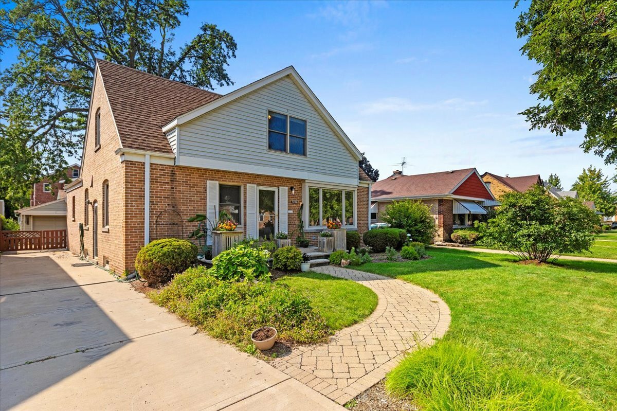 Property Photo: 7236 N Olcott Avenue IL 60631