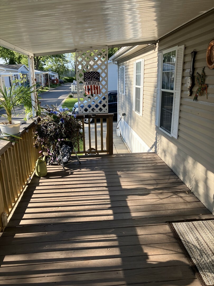 Property Photo: 6801 S La Grange Road D17 IL 60525
