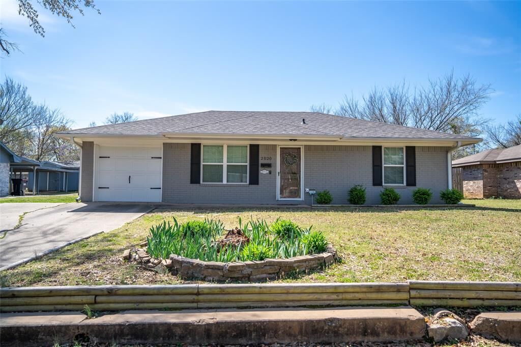 Property Photo: 2020 Hubbard TX 75460