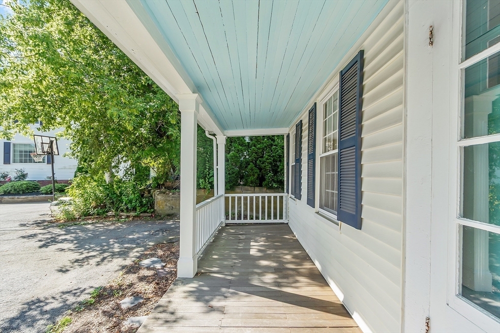 Property Photo:  9 Maple Ct  MA 01810 