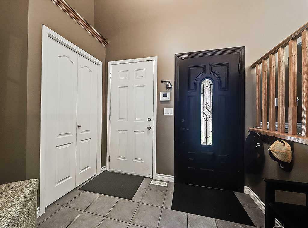Property Photo: 1605 Sunshine Place SE AB T1V 1W5