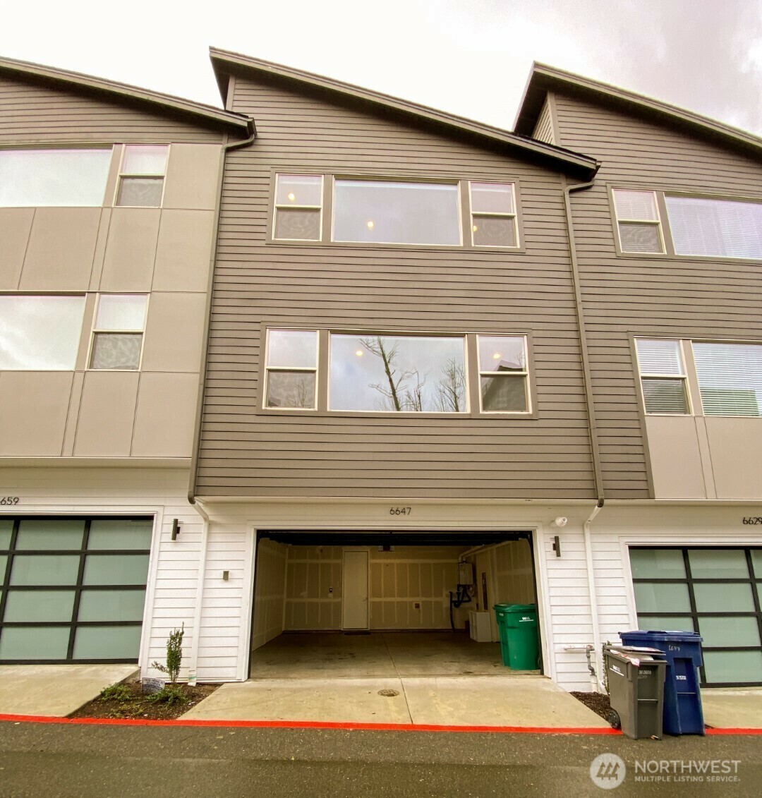 Property Photo: 6647 137th Place SE WA 98059