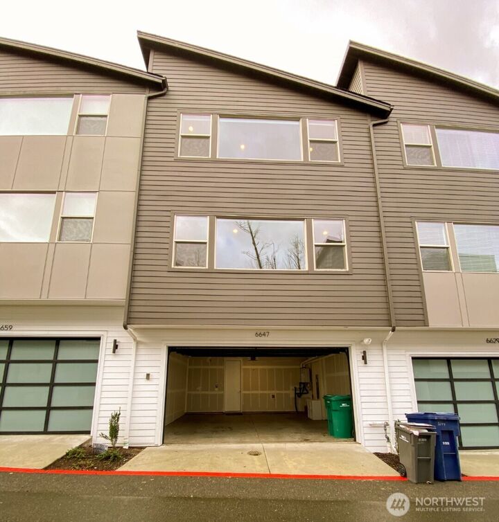 Property Photo:  6647  137th Place SE  WA 98059 
