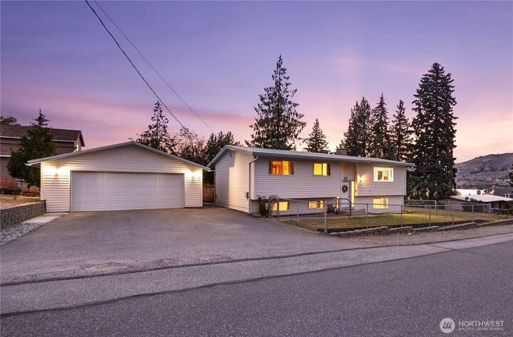 510 S Lake Street  Chelan WA 98816 photo