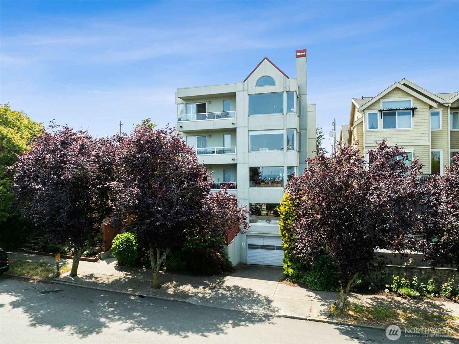 Property Photo:  1613  California Avenue SW 101  WA 98116 