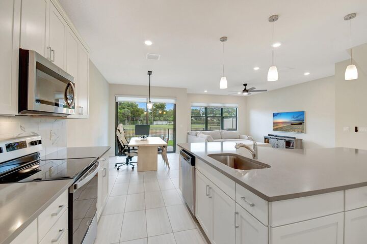 Property Photo: 2138 Appleton Circle S FL 33309