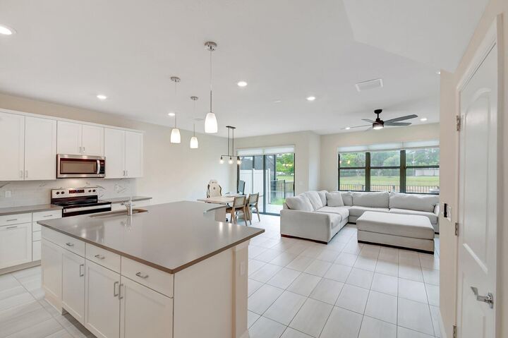 Property Photo:  2138 Appleton Circle S  FL 33309 