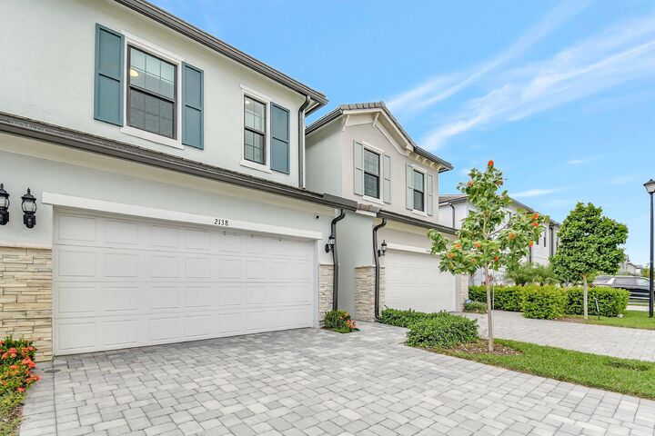 Property Photo: 2138 Appleton Circle S FL 33309