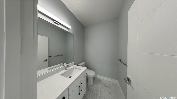 Property Photo: 511 Sharma Crescent SK S7W 0Y1