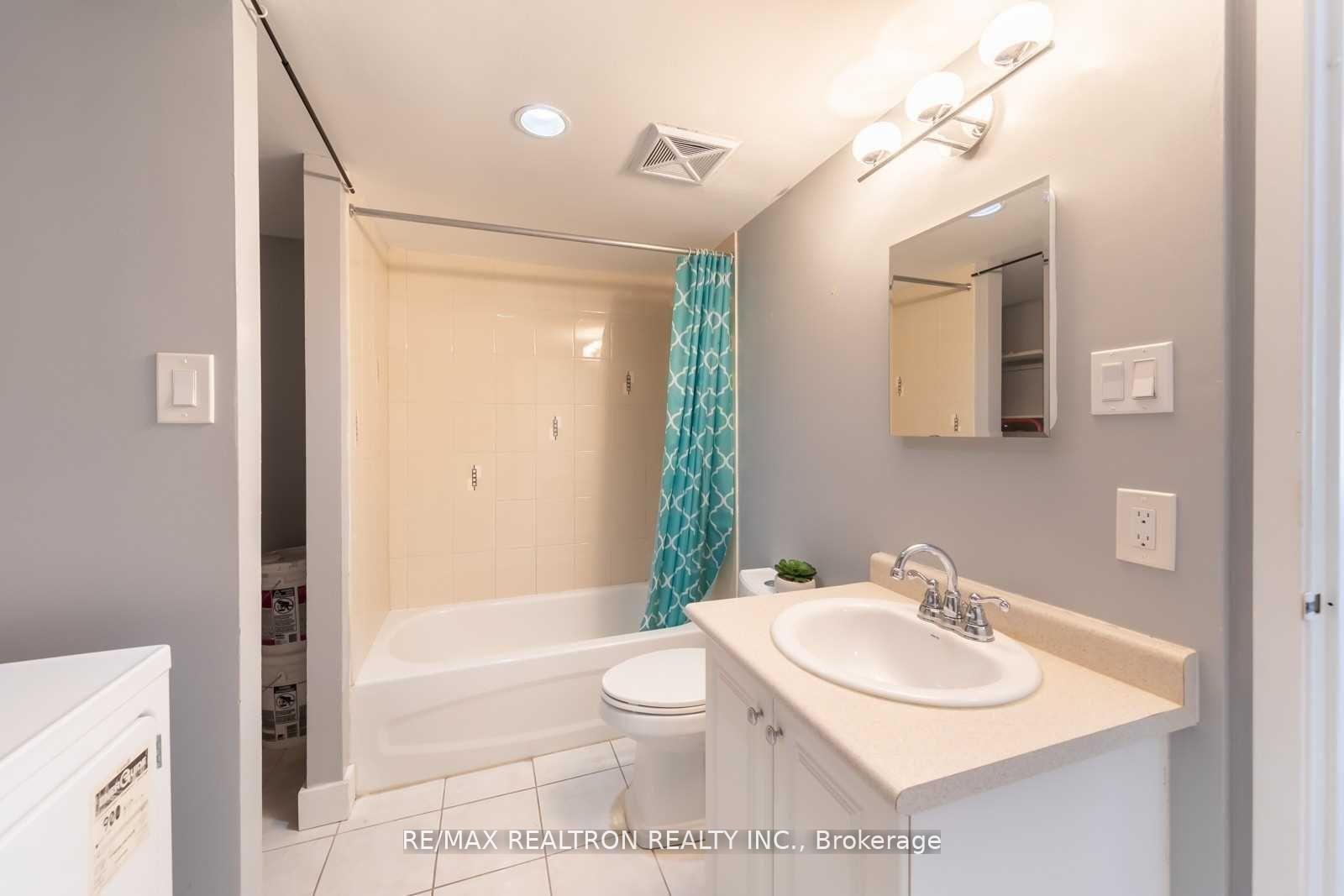 Property Photo: 39 Kimbercroft Court 505 ON M1S 5B5