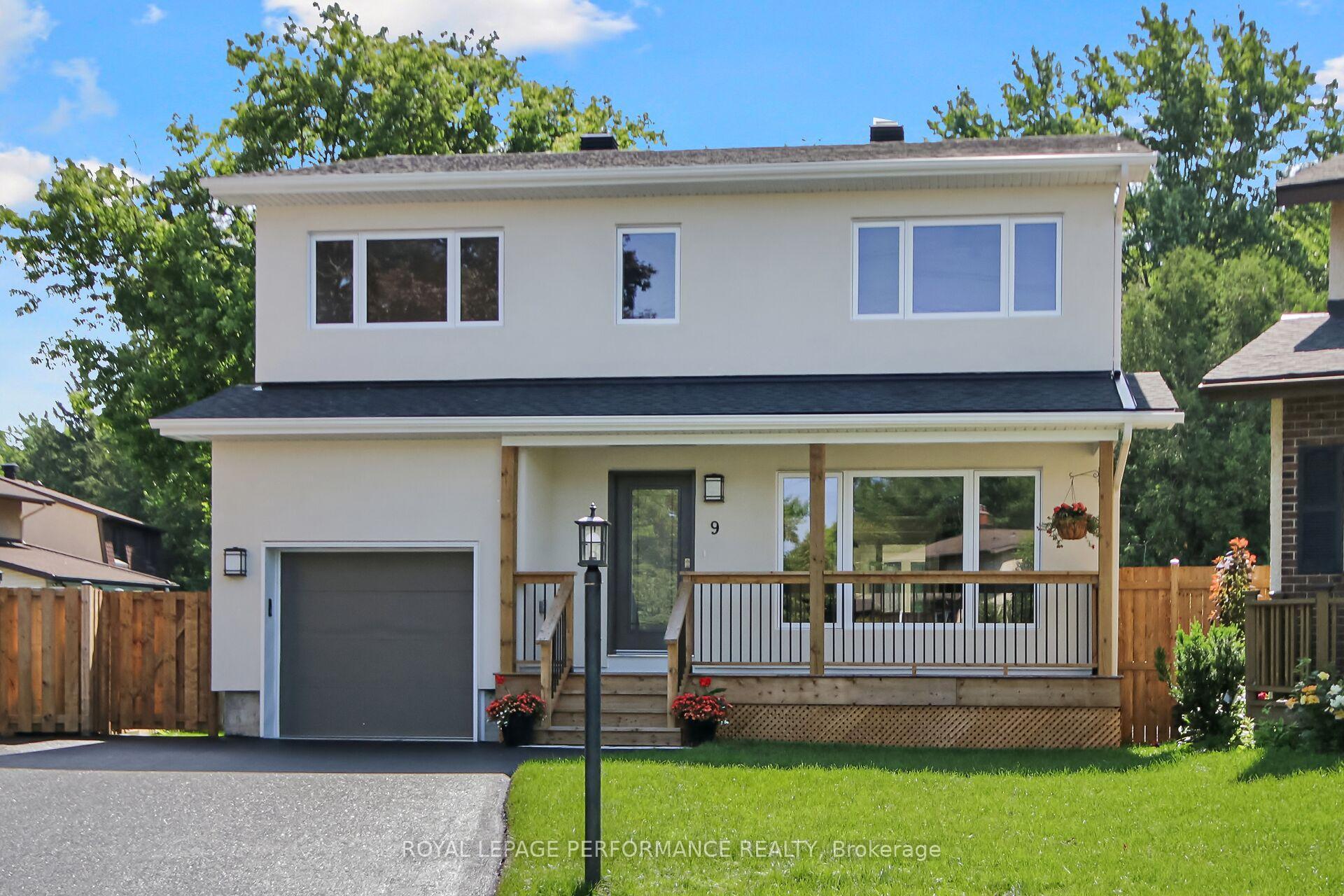 Property Photo: 9 Brydon Court ON K2G 4A6