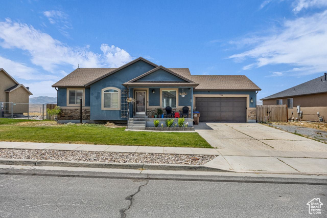 Property Photo: 726 S 1050 W UT 84074
